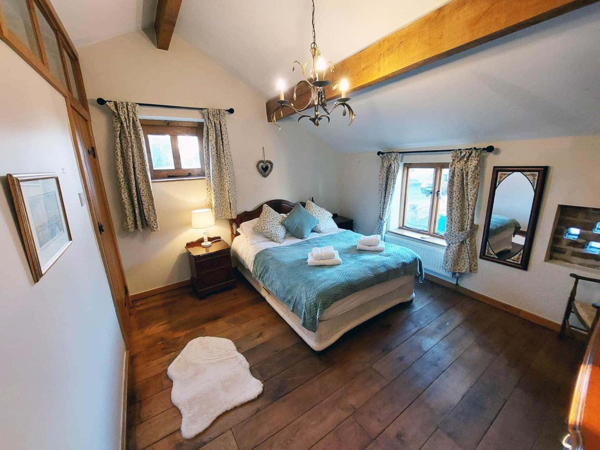 Vila The Old Mill Barn With Hot Tub And Private Use Of Heated Pool Wirral Exteriér fotografie