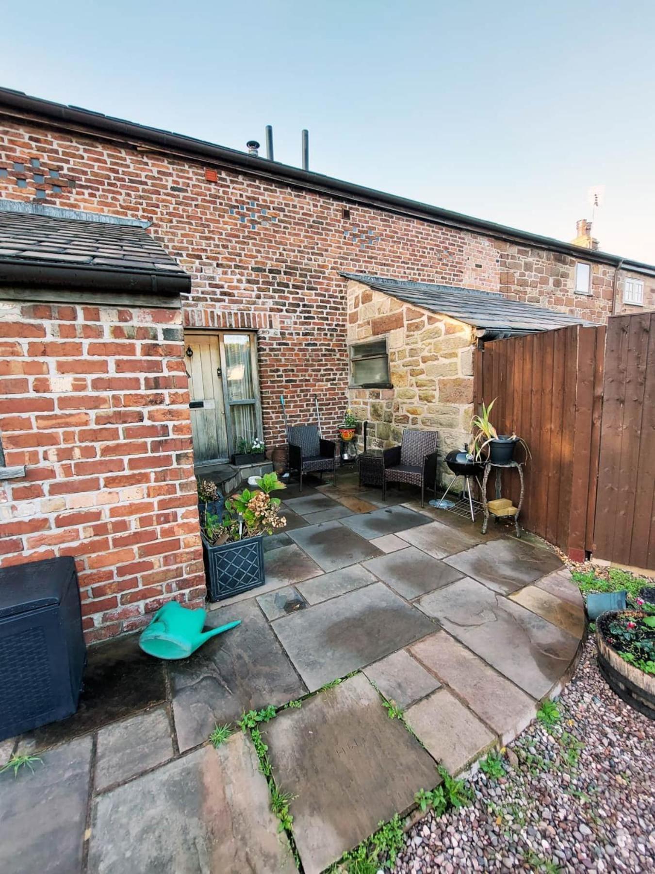 Vila The Old Mill Barn With Hot Tub And Private Use Of Heated Pool Wirral Exteriér fotografie
