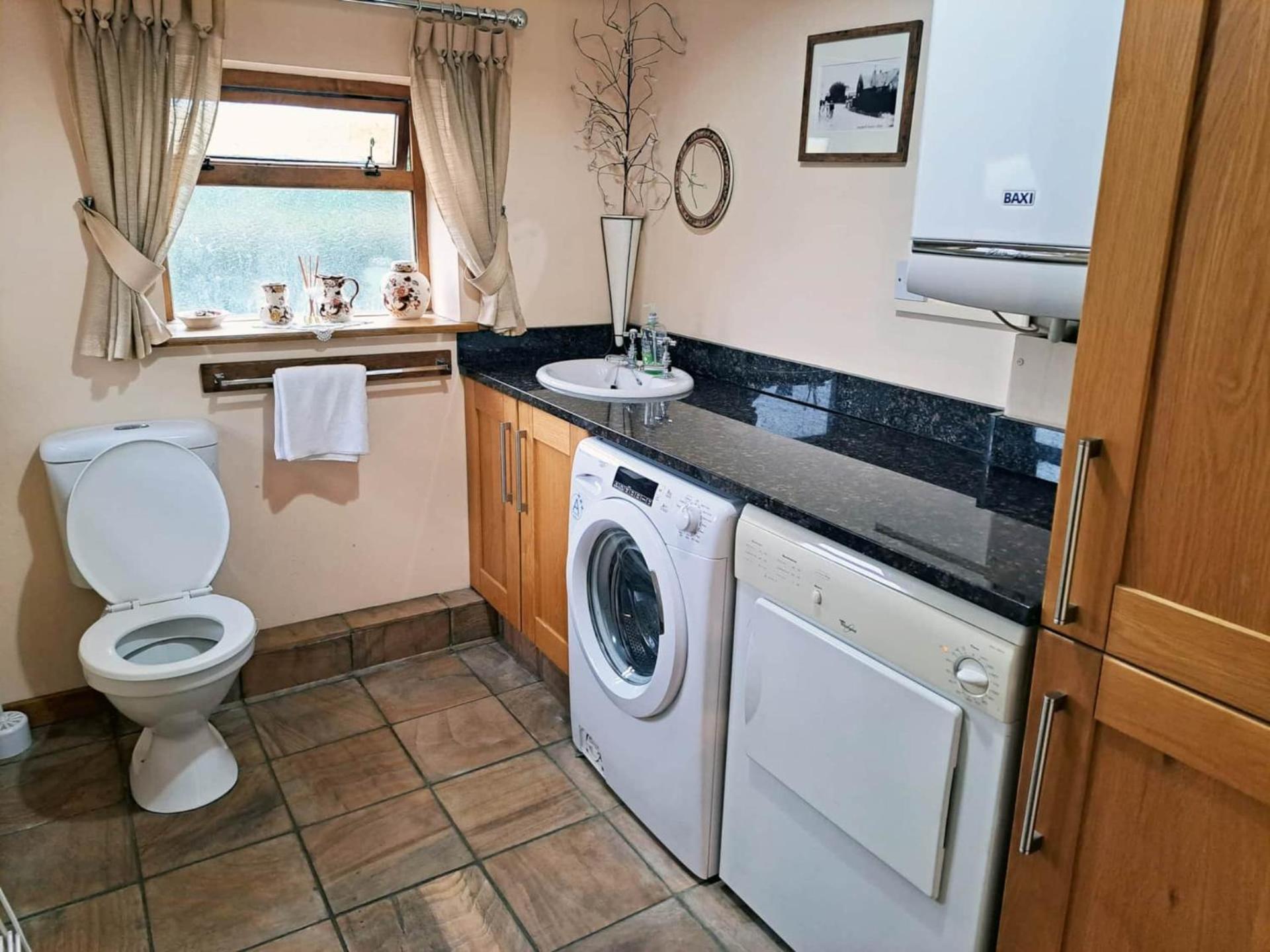 Vila The Old Mill Barn With Hot Tub And Private Use Of Heated Pool Wirral Exteriér fotografie